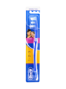 Зубная щетка Oral-B 3 Effect Classic 40 Medium